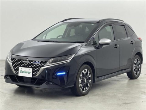 compact hybrid car with modern design aur fuel efficient performance