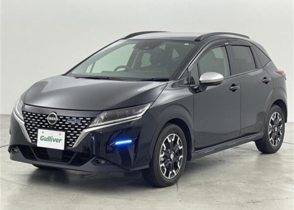 compact hybrid car with modern design aur fuel efficient performance