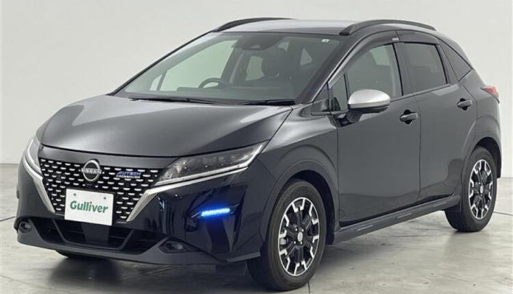 compact hybrid car with modern design aur fuel efficient performance