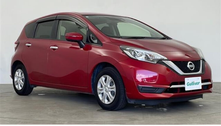 stylish hybrid hatchback with advanced features aur excellent fuel efficiency