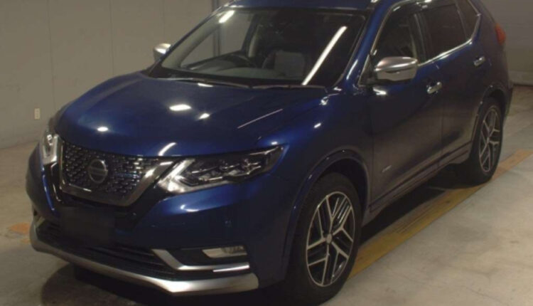 stylish hybrid SUV with powerful all-wheel drive aur fuel efficient performance