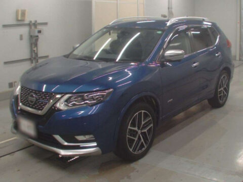 stylish hybrid SUV with powerful all-wheel drive aur fuel efficient performance