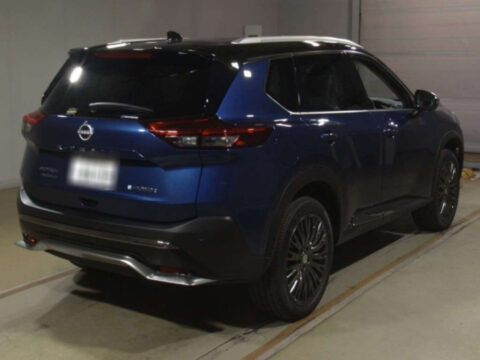 luxury SUV with advanced e4ORCE all-wheel drive aur modern premium design