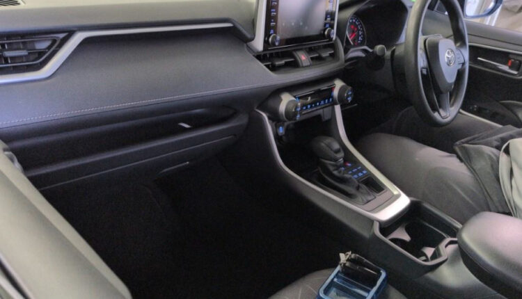 stylish design aur fuel efficient MPV