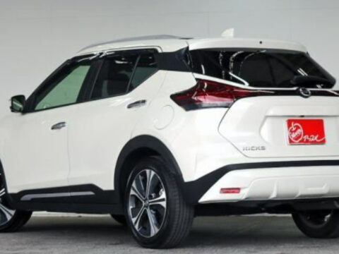 compact crossover SUV with modern design aur fuel efficient hybrid engine