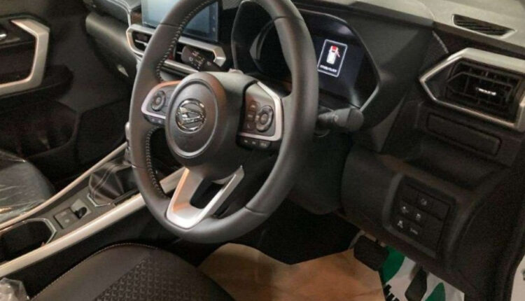 compact SUV with modern features aur fuel efficient hybrid engine