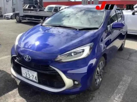 toyota aqua for slae slightly used mint condition