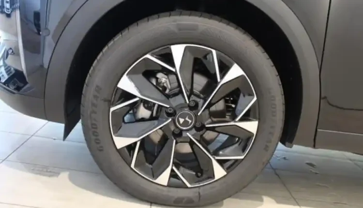 Alloy wheels vehicle