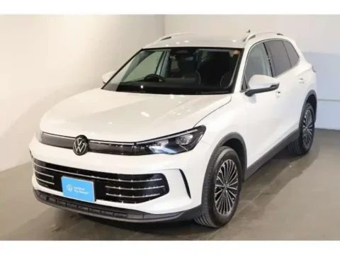 Import SUV in town