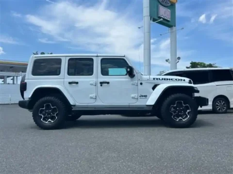 Jeep wrangler 2024 slightly used